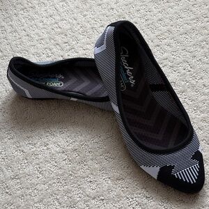 Skechers Women's Monochrome Patterned Flats